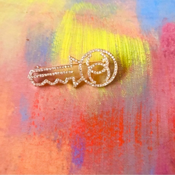 FabulouslyFitted | Key To Your Heart Diamond Rhinestone Brooch - Picture 2 of 7